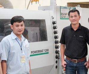 The straight path to success: Tony Sulimro (Owner of San Lim) and his Head of Production Nguyen Dinh Khanh. To the left and right: Tran Hoia Son and Chung Van Dang (Michael Weinig Asia)
