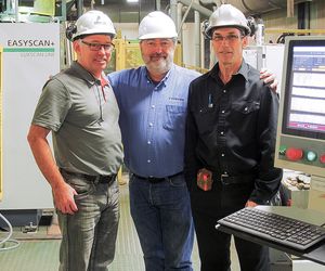 Satisfied management: Production Director Alain Mignault and Quality Manager Daniel Tremblay, delighted with their wood recovery, with Thierry Labetoulle from Luxscan (center)